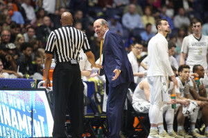 Someone should tell Kevin Stallings that this ref isn't on the selection committee. (Ziyi Liu)